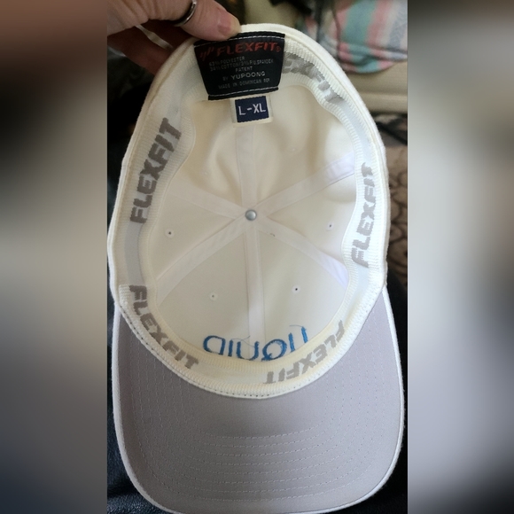FlexFit Liquid Pool Lounge Aria Las Vegas collectable RARE white Cap szXL - Picture 2 of 5